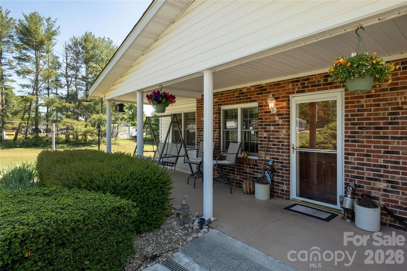 231 Allen Rd, East Flat Rock, NC 28726
