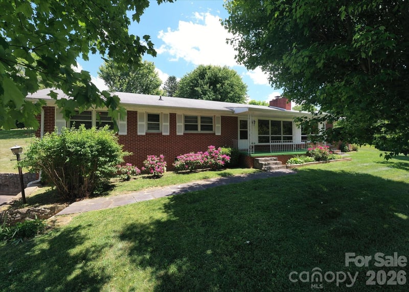 295 Bramlett Dr, Waynesville, NC 28785