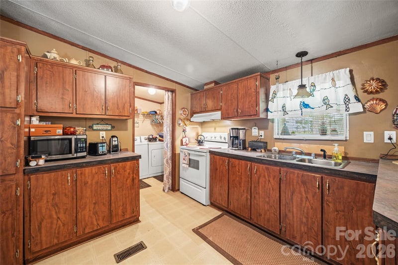 323 Carlyle Rd, Troutman, NC 28166