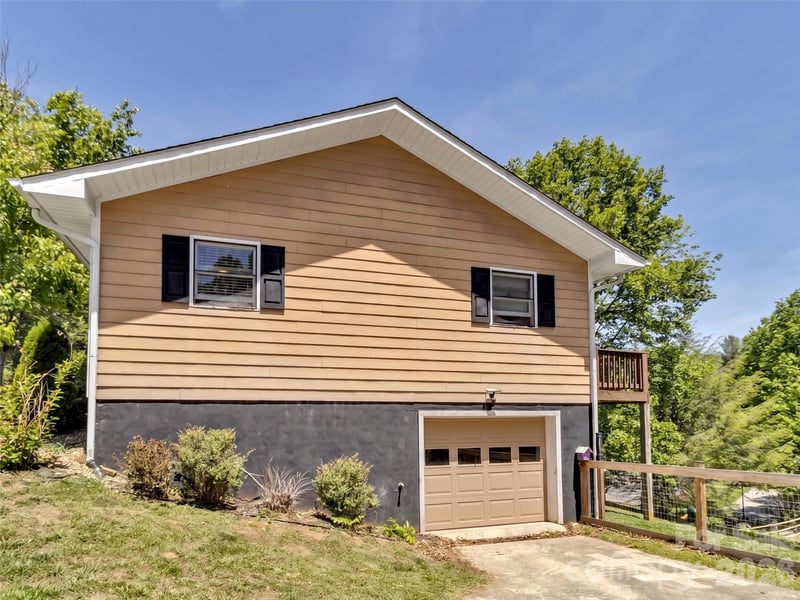 252 Oak Park Dr, Clyde, NC 28721
