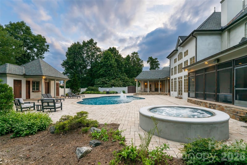 316 Braeside Ct, Asheville, NC 28803