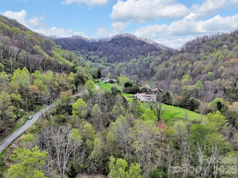 676 Cathey Cove Rd, Waynesville, NC 28786