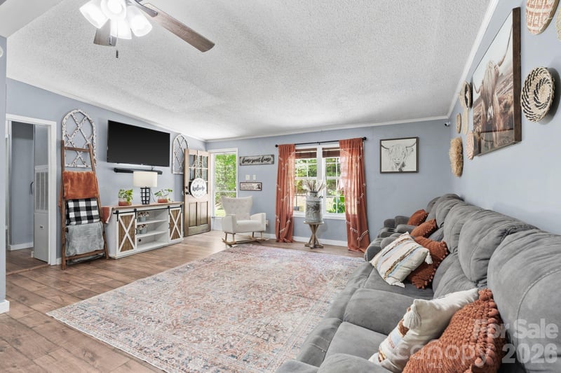 122 Fallswood Ct, Hendersonville, NC 28739