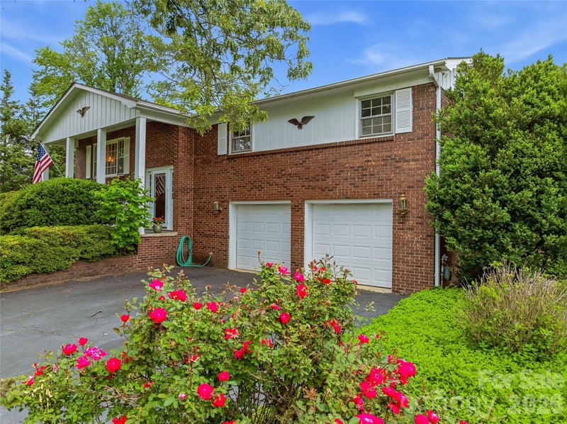 208 Applecross Ln, Hendersonville, NC 28791
