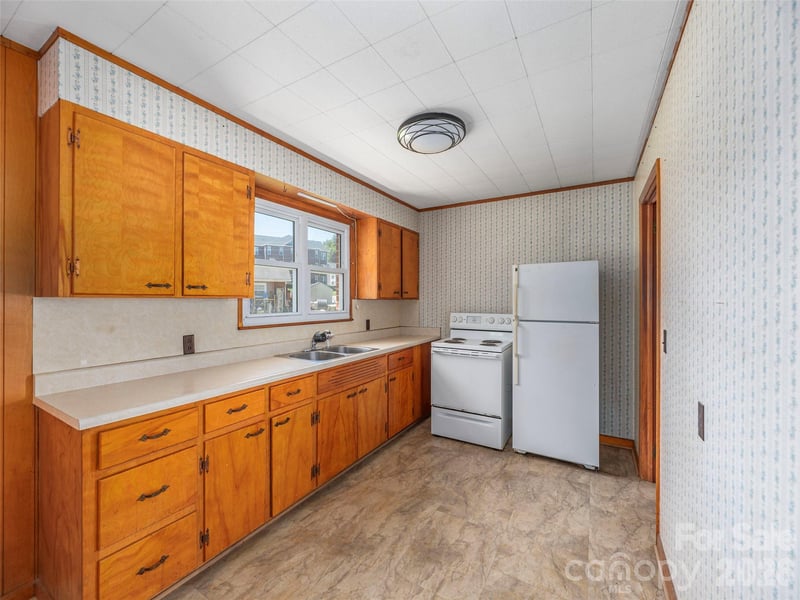 193 Old Howell Mill Rd, Waynesville, NC 28786