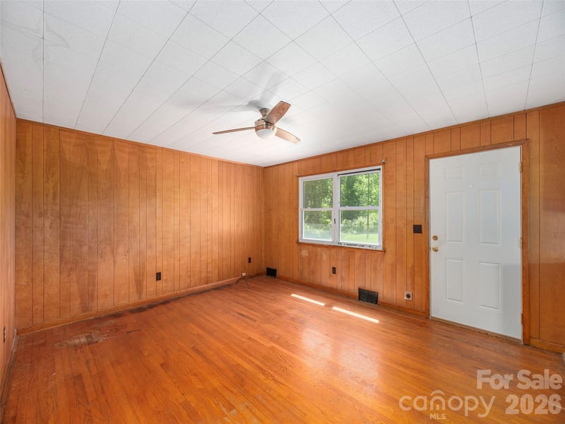 193 Old Howell Mill Rd, Waynesville, NC 28786
