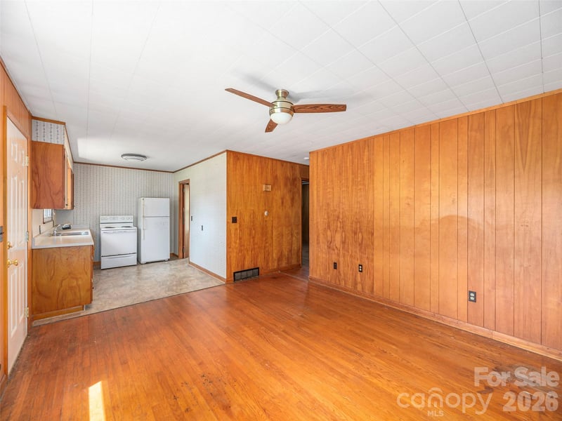 193 Old Howell Mill Rd, Waynesville, NC 28786
