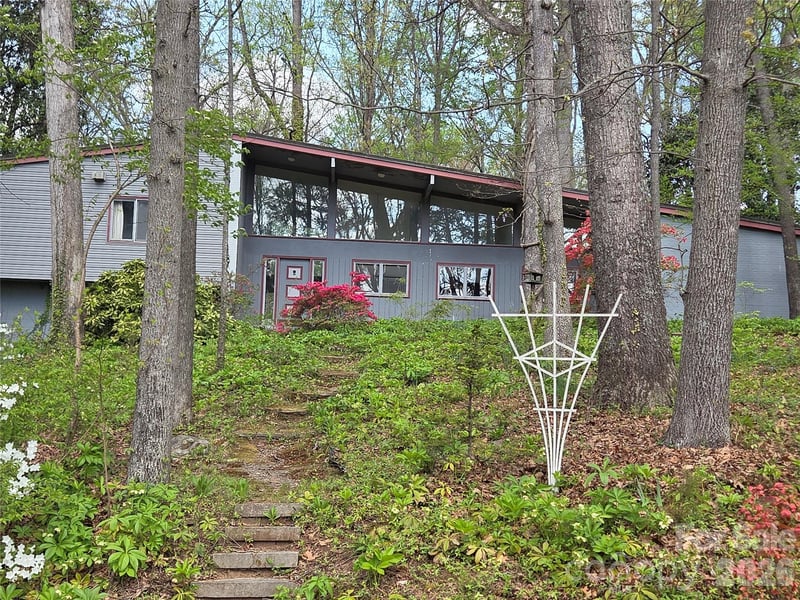 2051 Royall Dr, Winston Salem, NC 27106