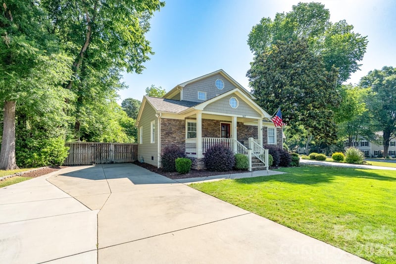 1617 Brook Rd, Charlotte, NC 28205