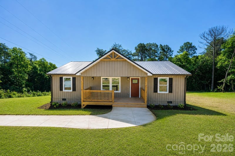 2017 Bailey Dr, Hickory, NC 28601