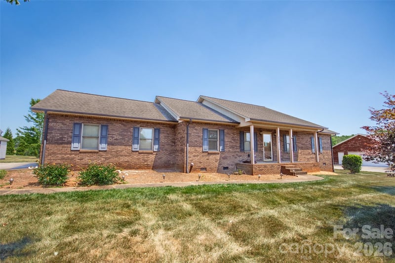 151 Meadow Oaks Dr, Statesville, NC 28625