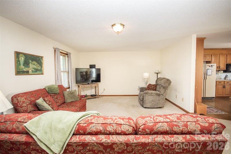 151 Meadow Oaks Dr, Statesville, NC 28625
