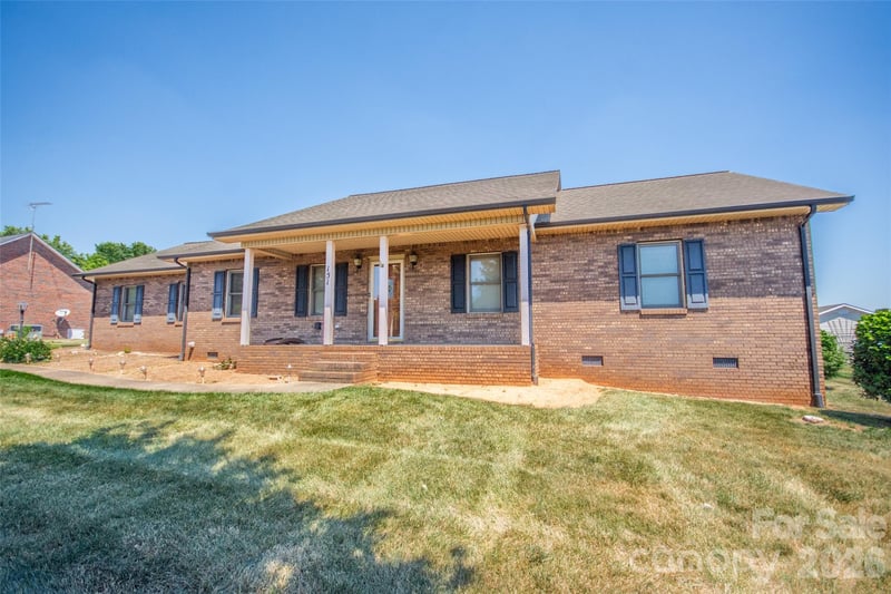 151 Meadow Oaks Dr, Statesville, NC 28625