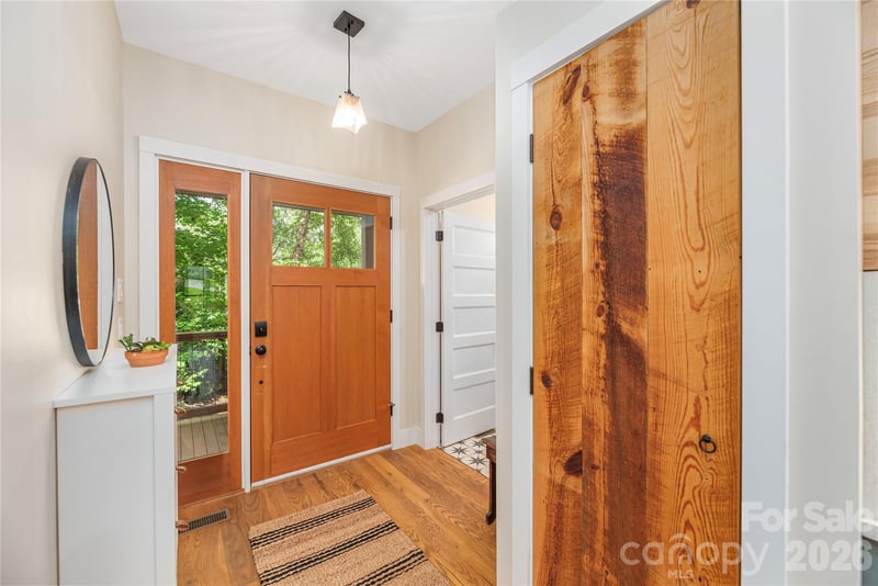 5 Grove St, Weaverville, NC 28787