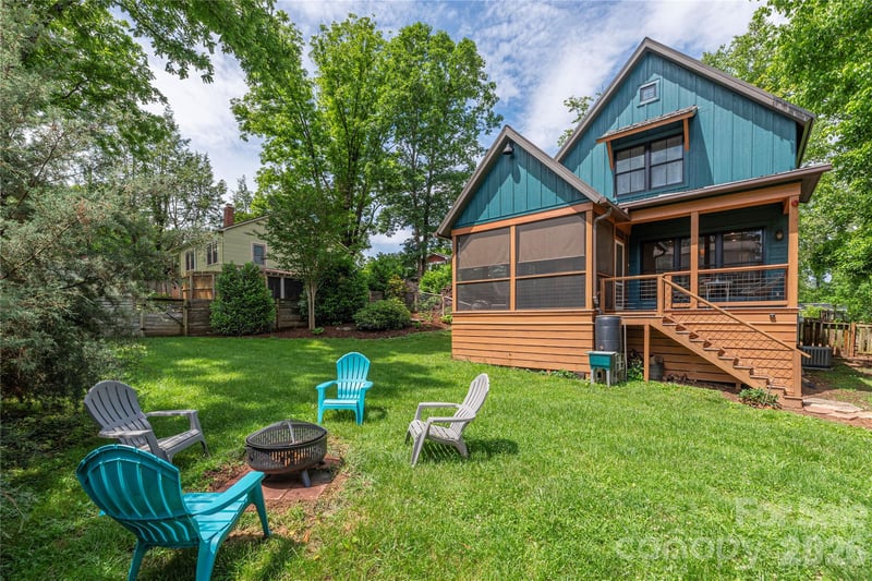 5 Grove St, Weaverville, NC 28787