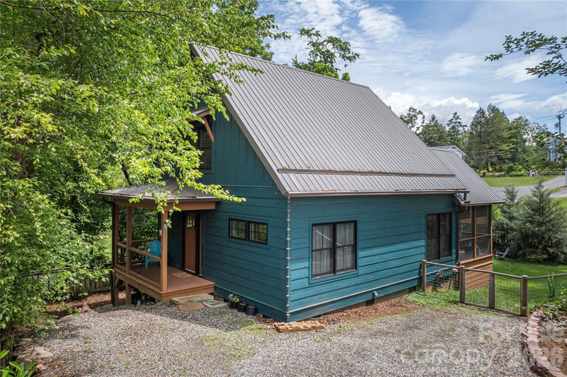 5 Grove St, Weaverville, NC 28787