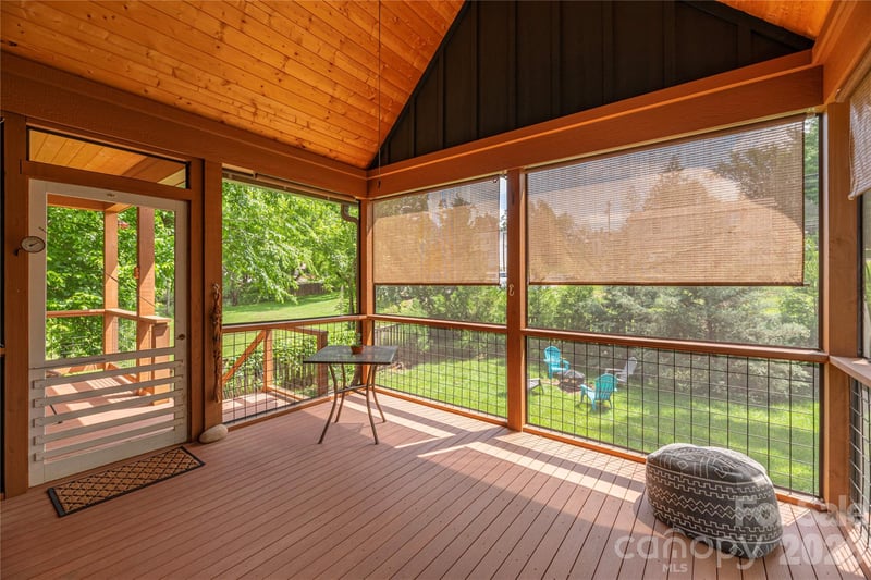 5 Grove St, Weaverville, NC 28787