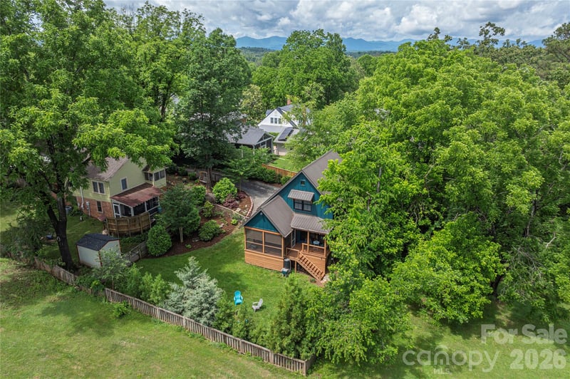 5 Grove St, Weaverville, NC 28787