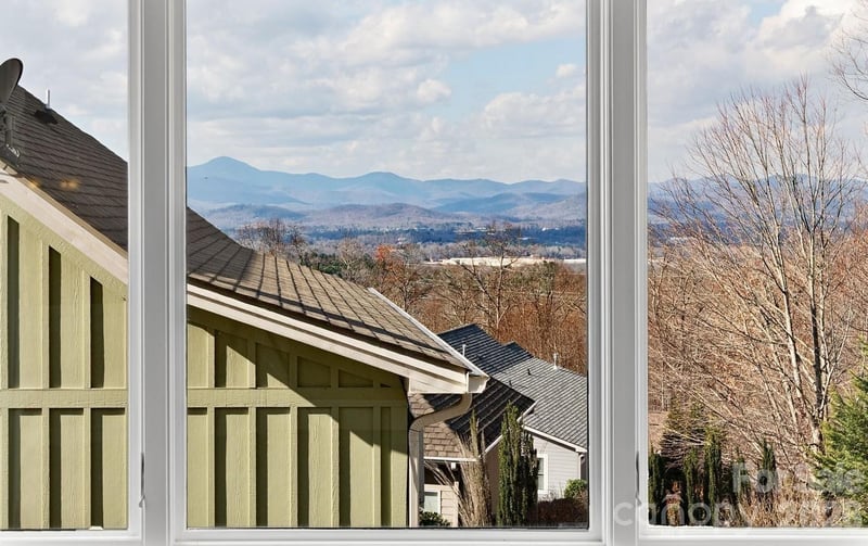 54 Deep Valley Ln, Hendersonville, NC 28791