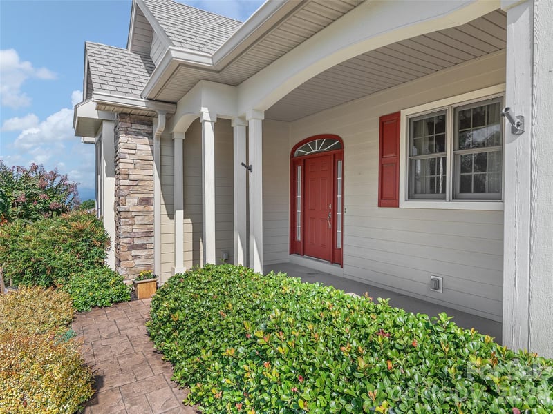 54 Deep Valley Ln, Hendersonville, NC 28791