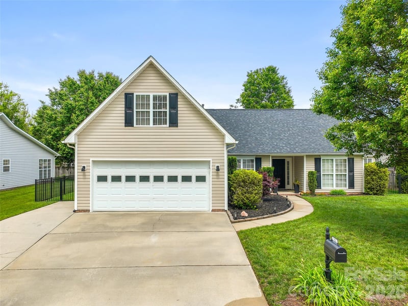 182 Misty Valley Rd, Fletcher, NC 28732