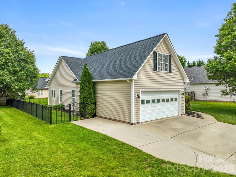 182 Misty Valley Rd, Fletcher, NC 28732