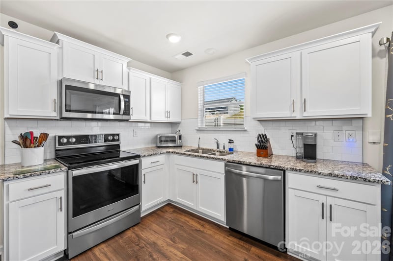 2 Chambers Garden Dr, Arden, NC 28704