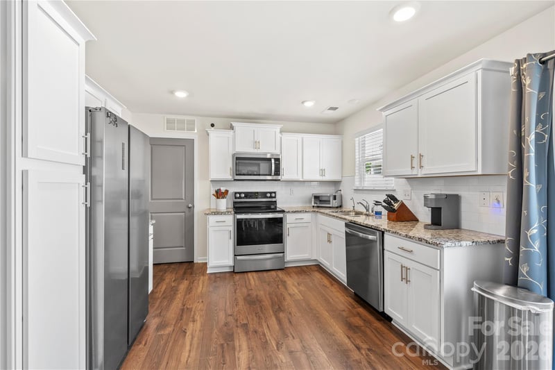 2 Chambers Garden Dr, Arden, NC 28704