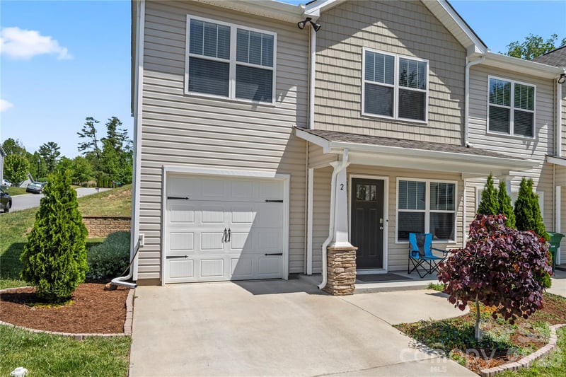 2 Chambers Garden Dr, Arden, NC 28704