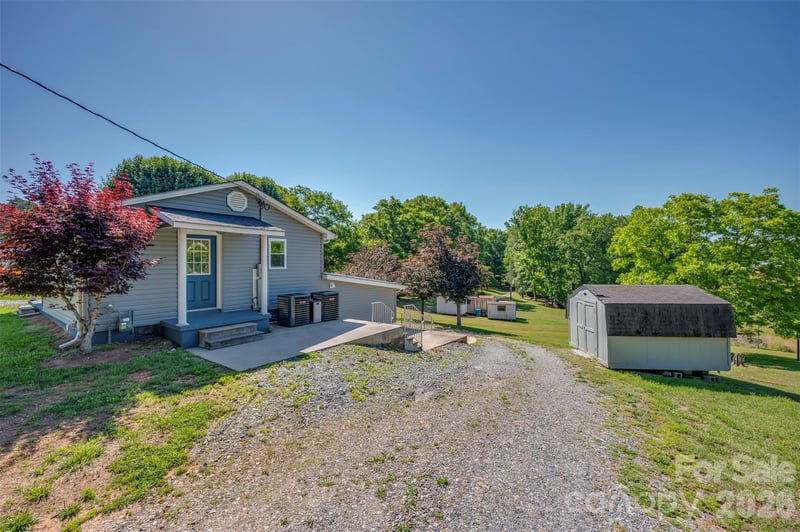 220 Roberson Rd, Forest City, NC 28043