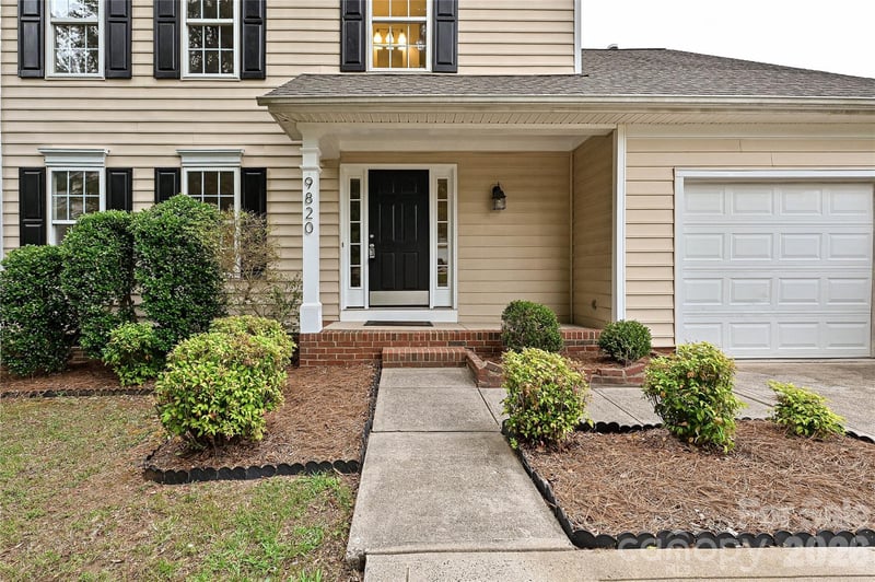 9820 Aaronda Ct, Charlotte, NC 28213
