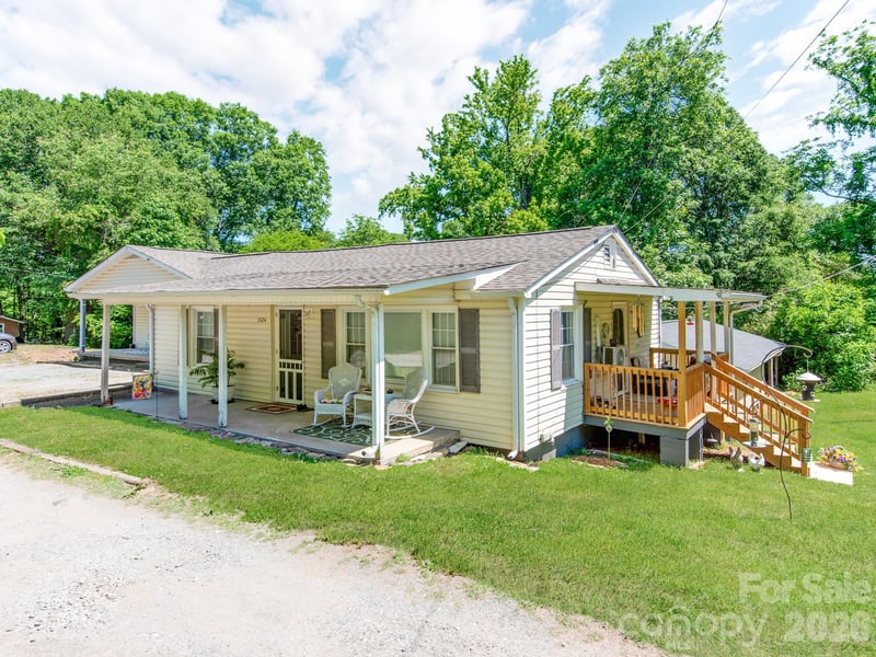 102 Lanier St, Mount Holly, NC 28120