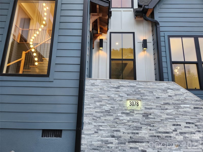 3078 Mountain Creek Dr, Sherrills Ford, NC 28673