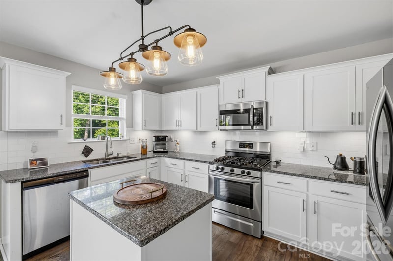 2812 Westbury Ct, Dallas, NC 28034