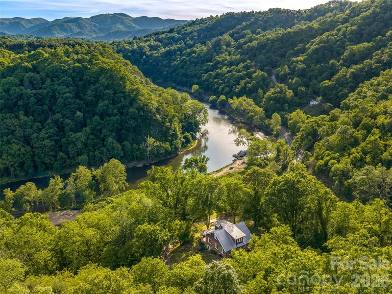 296 Roberts Hill Rd, Marshall, NC 28753