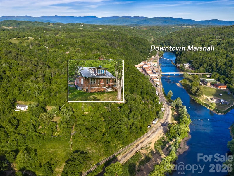 296 Roberts Hill Rd, Marshall, NC 28753