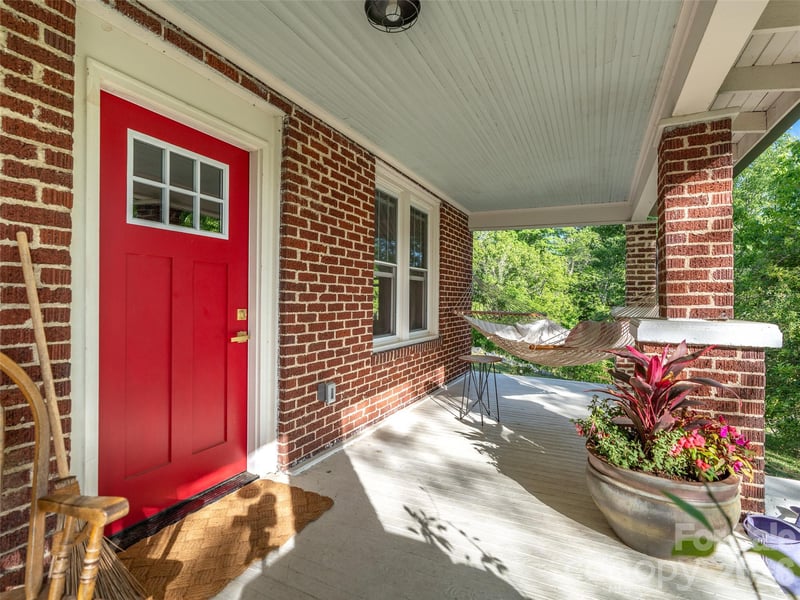 296 Roberts Hill Rd, Marshall, NC 28753