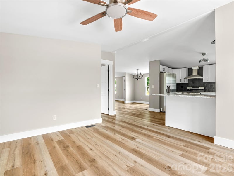 448 Riverwind Dr, Hendersonville, NC 28739