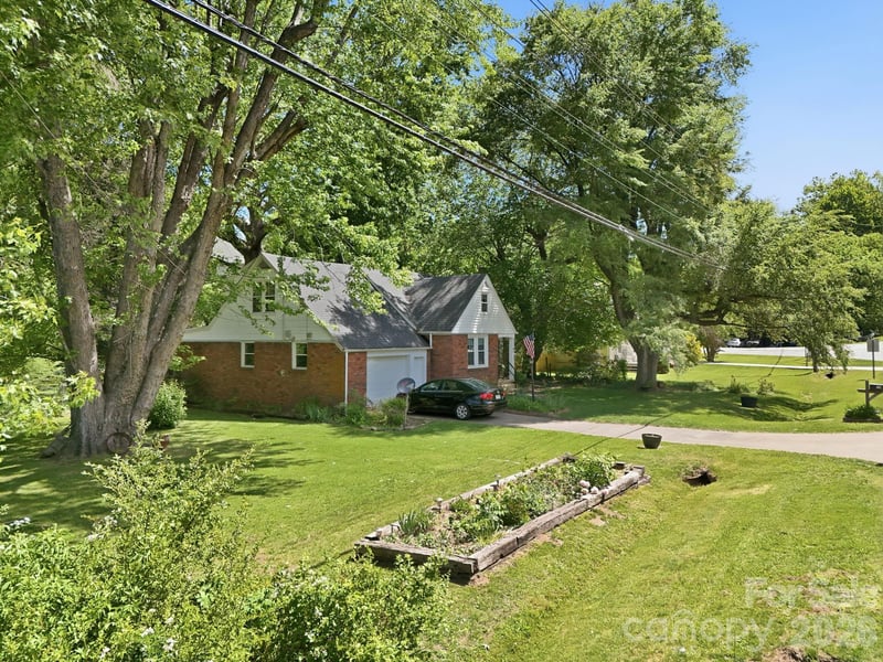 215 Old Us 70 Hw, Black Mountain, NC 28711