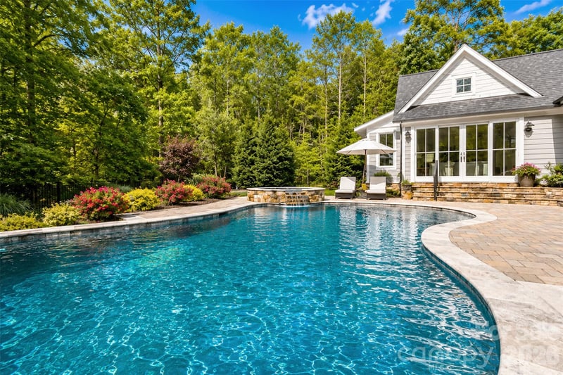 18616 Maplecroft Lake Ln, Davidson, NC 28036