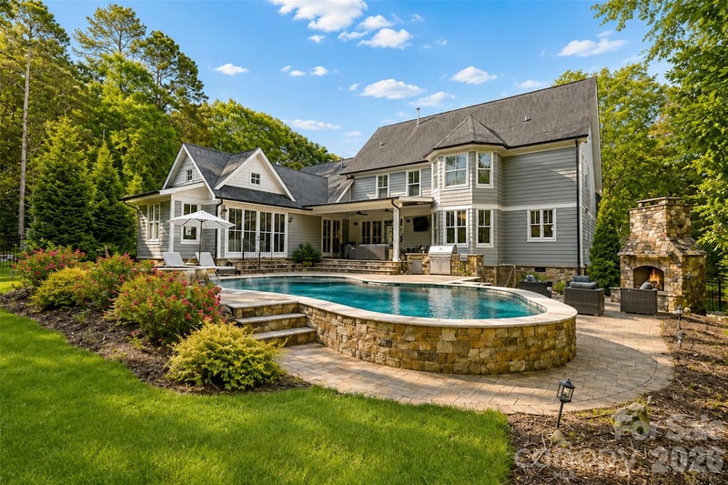 18616 Maplecroft Lake Ln, Davidson, NC 28036