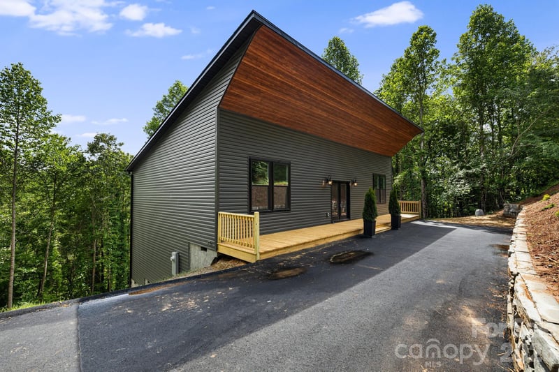 69 Quiet Woods Dr, Leicester, NC 28748