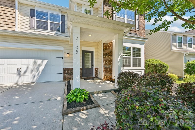 7108 Kinley Commons Ln, Charlotte, NC 28278