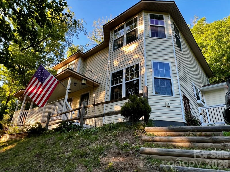 747 Osborne Rd, Clyde, NC 28721