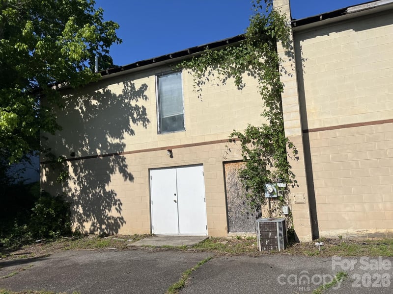 Fleming Dr, Morganton, NC 28655