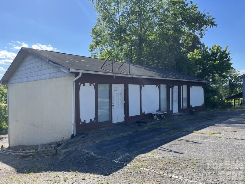 Fleming Dr, Morganton, NC 28655