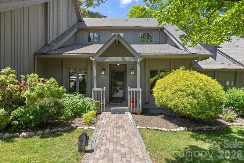 84 Fairway Villas Dr, Sapphire, NC 28774