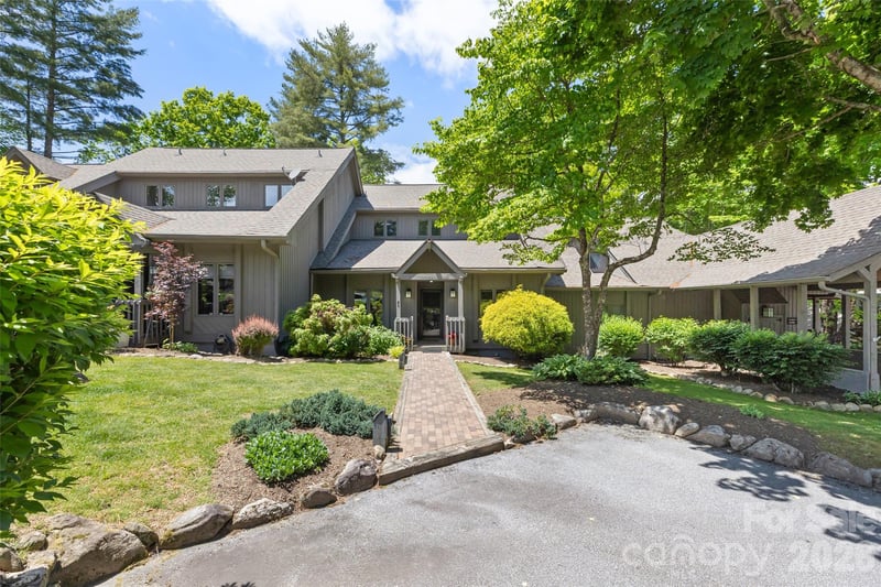 84 Fairway Villas Dr, Sapphire, NC 28774