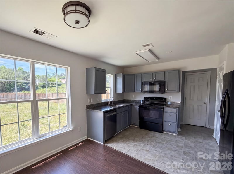 7115 Wandering Creek Dr, Charlotte, NC 28216