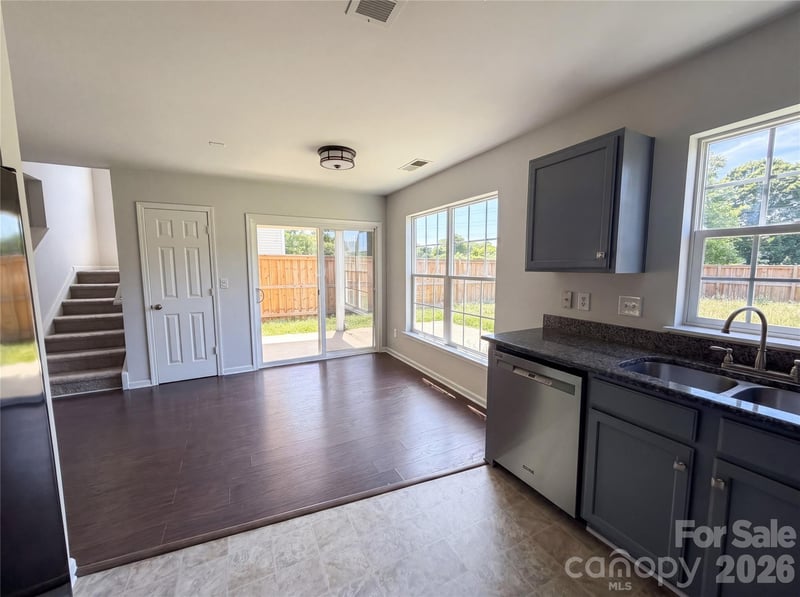 7115 Wandering Creek Dr, Charlotte, NC 28216